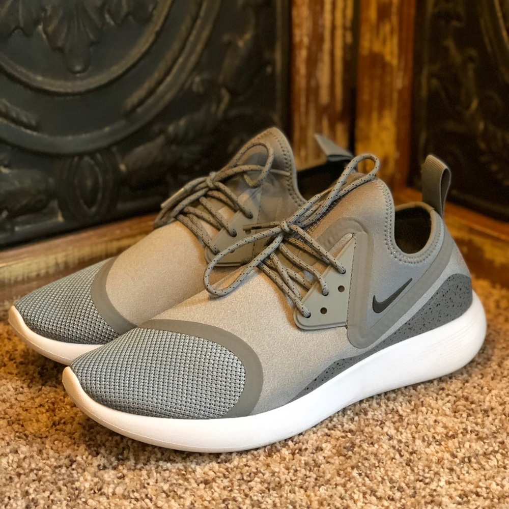 **Men’s Nike LunarCharge Essential Sz 11**